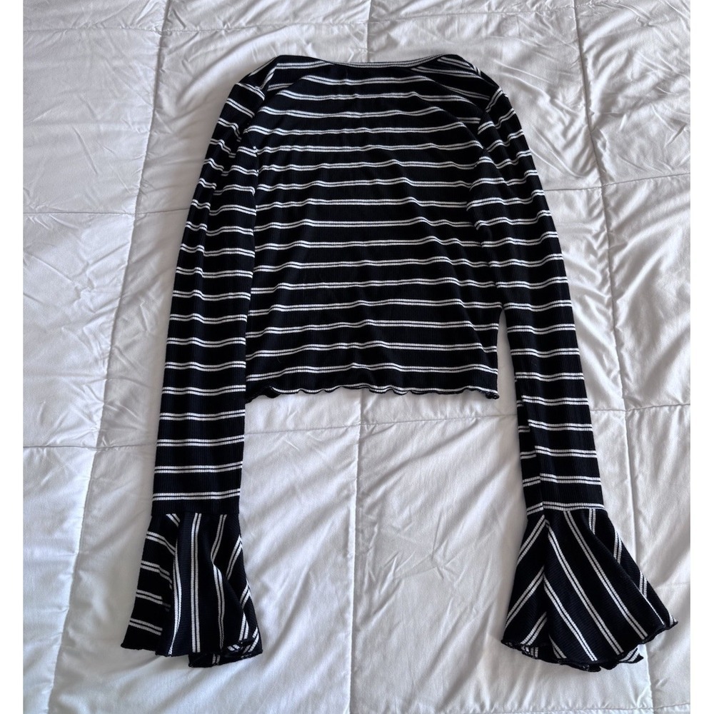 New Adam Levine Semi Cropped Trumpet Sleeve Medium Black Striped Top NWT - Picture 5 of 7